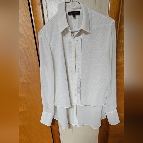 Banana Republic White Button Down Shirt - Picture 1 of 3